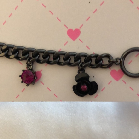 Betsey Johnson Gun Metal Tone Curb Link Cat & Flower Charm Bracelet NWT - Picture 14 of 16